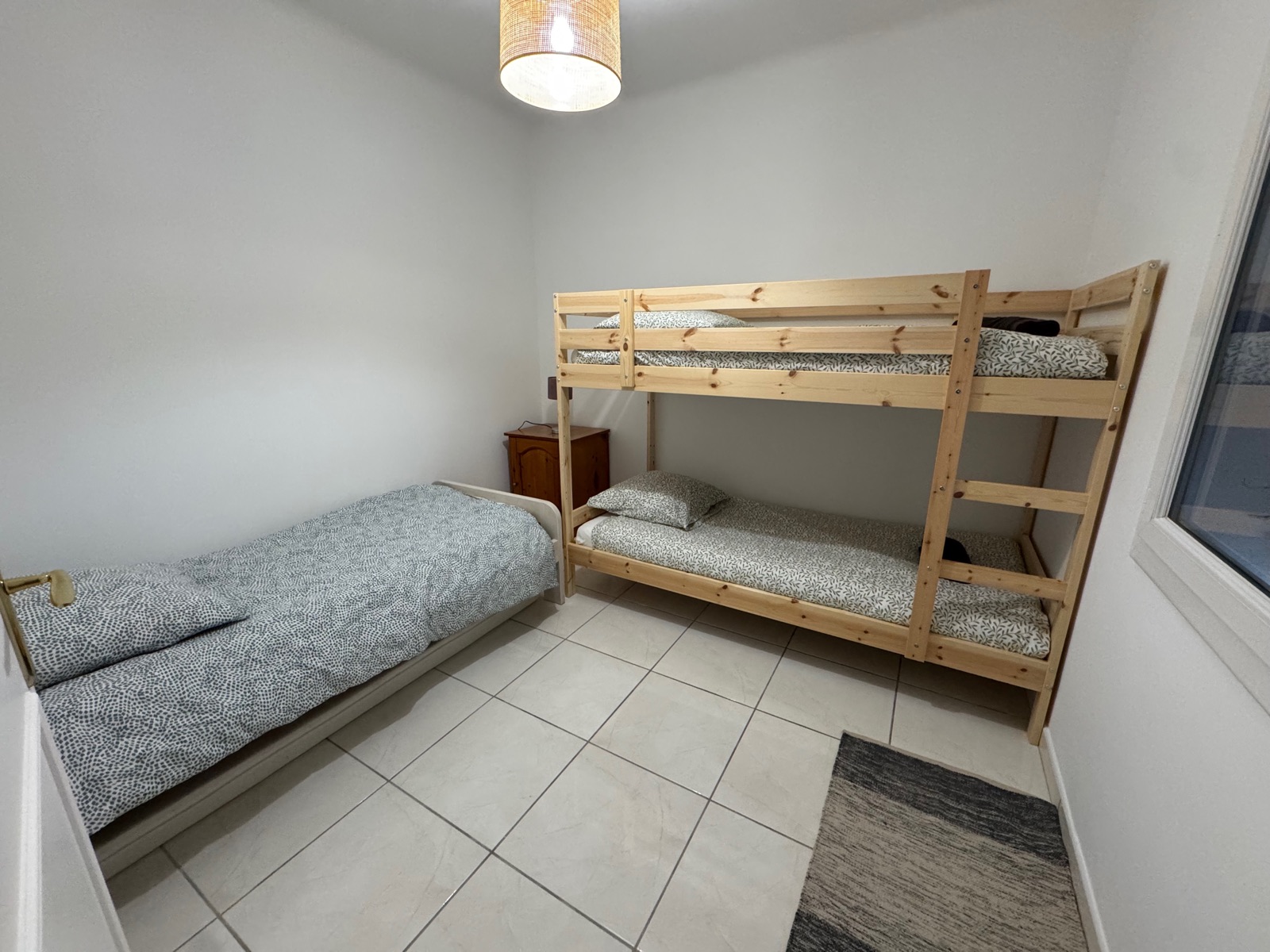 Chambre enfants avec trois couchages