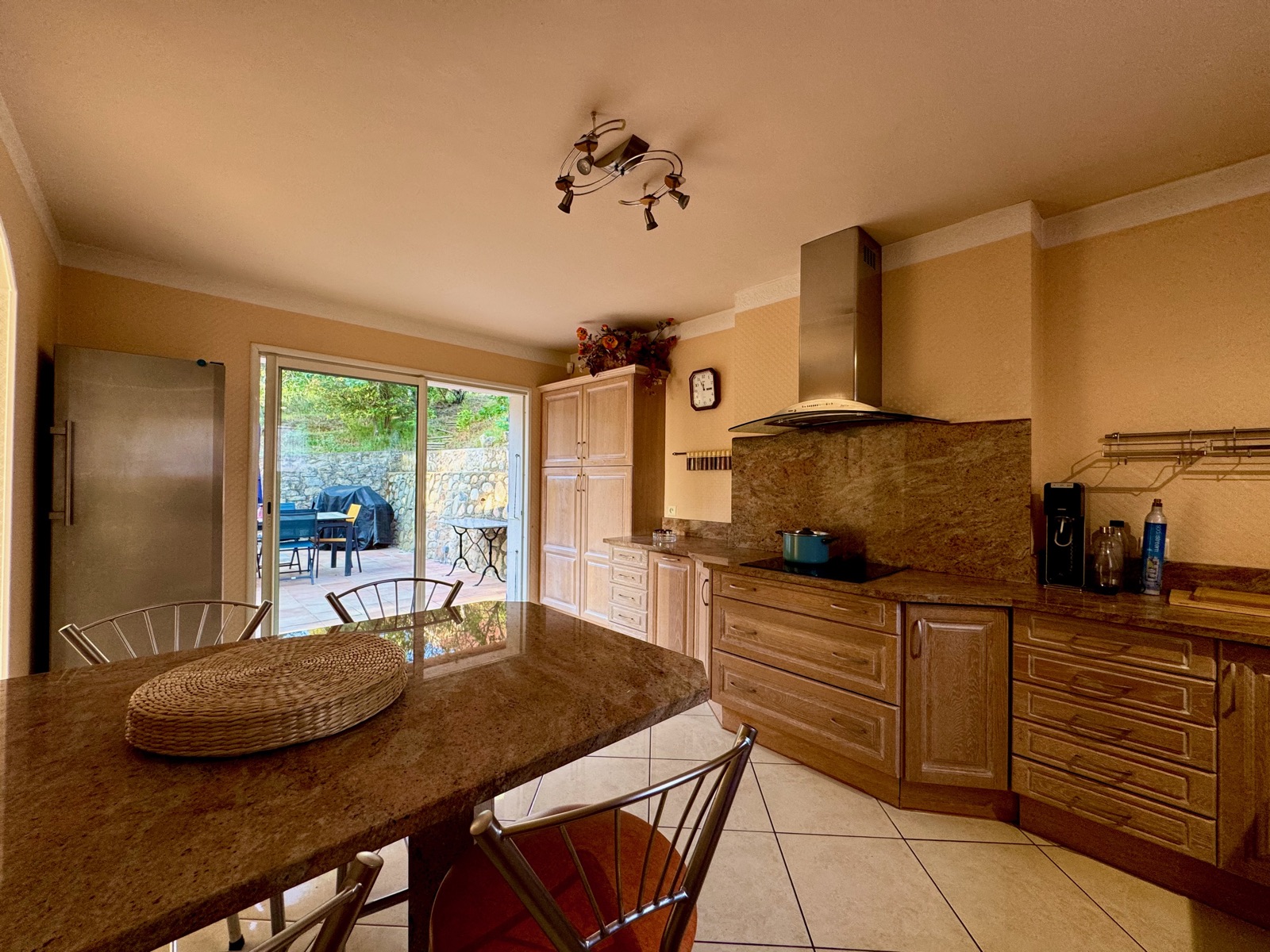 The kitchen, table side