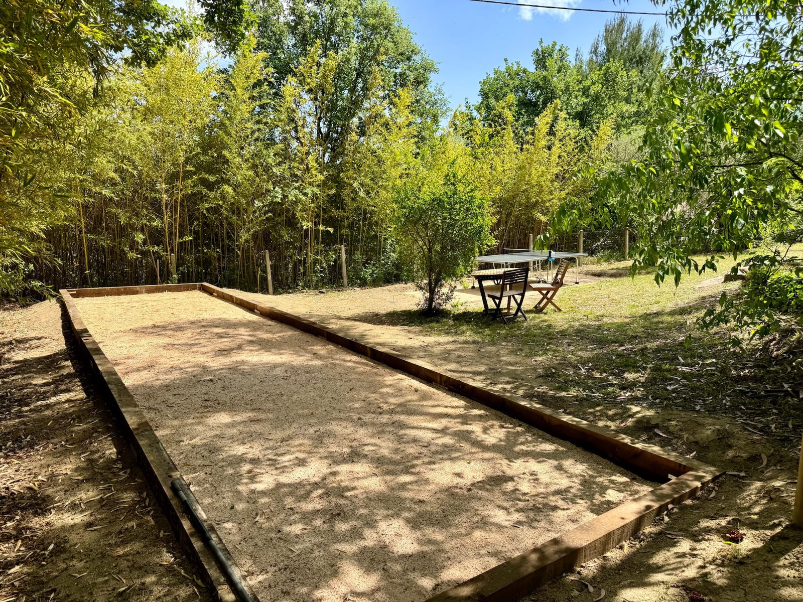 Boulodrome sous les arbres